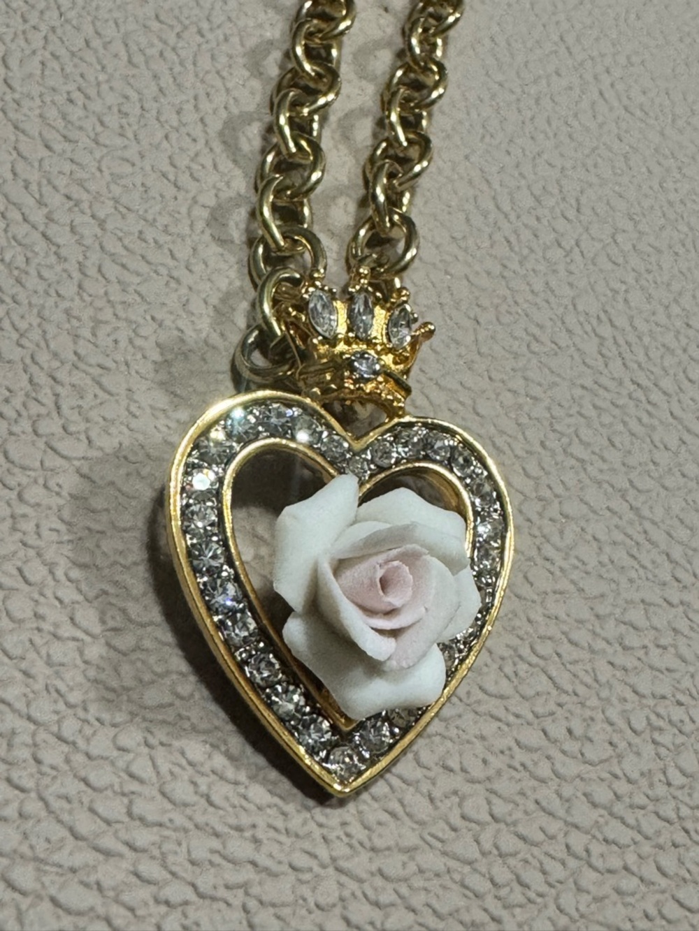 Franklin Mint heart-shaped pendant is the "Diana, England's Rose" Pendant